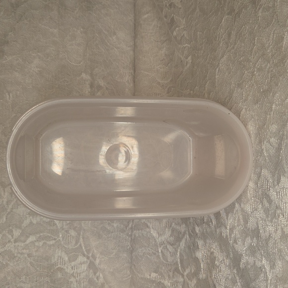 Tupperware: Container with Lid - Picture 5 of 6